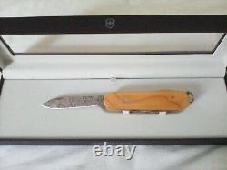 2014 Victorinox SPARTAN DAMASCUS STEEL YEW WOOD Swiss Army Knife NEW IN BOX