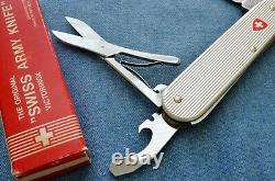 C. 1980s NIB 84mm Victorinox Ribbed Alox Red Shield Voyageur Swiss Army Knife VTG