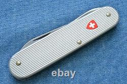 C. 1980s NIB 84mm Victorinox Ribbed Alox Red Shield Voyageur Swiss Army Knife VTG