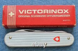 C. 1980s NIB 84mm Victorinox Ribbed Alox Red Shield Voyageur Swiss Army Knife VTG