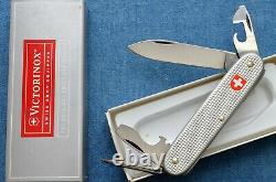 C2002 NIB NOS Victorinox SOLDIER 1961 02 silver checkered alox Swiss Army Knife