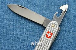 C2002 NIB NOS Victorinox SOLDIER 1961 02 silver checkered alox Swiss Army Knife