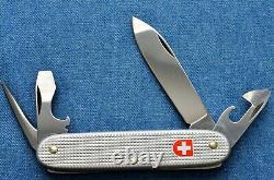 C2002 NIB NOS Victorinox SOLDIER 1961 02 silver checkered alox Swiss Army Knife