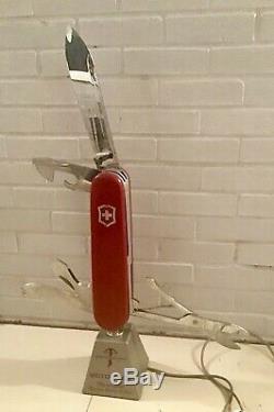 Electric Victorinox Swiss Army Shop Display Knife Moving Collectable Switzerland