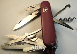 LOT of 5 VICTORINOX COLLECTORS GIFT SET SWISS ARMY MULTIFUNCTION POCKET KNIVES