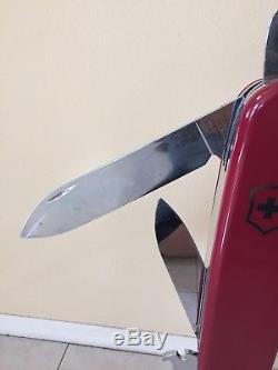 Large Victorinox Swiss Army Knife Display (Electric Moving Blades)