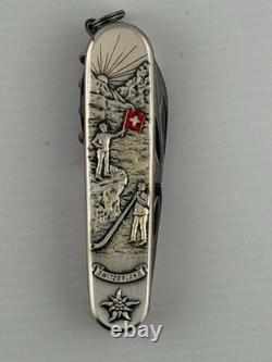 MINT Victorinox Switzerland & Alphorn Spartan carved stainless knife
