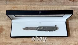 RARE Collector's Victorinox Pioneer X Damast 2016 Limited Edition Damascus Knife