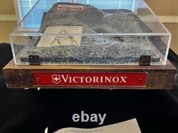 Rare Victorinox Swiss Army Swisstool Factory Locking Countertop Display Case NEW