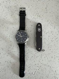 USED Victorinox Swiss Army Mens Officers Black Leather Dial Watch 241549 + Knife