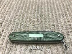 VICTORINOX 2017 PIONEER SWISS ARMY KNIFE OLIVE GREEN GOOD CONDITION Ships Free