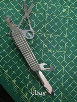 VICTORINOX EXPLORER SWISS ARMY KNIFE TITANIUM SCALES Classic