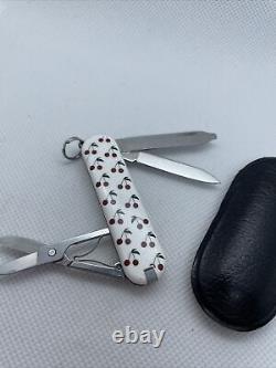 Victorinox Cherry Classic SD Swiss Army SAK Multi-Tool 0.6223. L1008