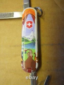 Victorinox Classic SD Swiss Army knife in white Matterhorn