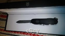 Victorinox Damascus 2011 Brand New Number 3170 Of 4000 Swiss Army Knife Rare