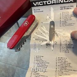 Victorinox OfficerChampion 12.57 93Suisse 24 Tool Knife Folding Swiss Army Blade