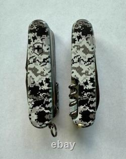 Victorinox Swiss Army Knife Multi-tool SWISSCHAMP 33 functions NAVY Pixel Rare