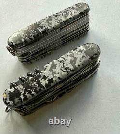 Victorinox Swiss Army Knife Multi-tool SWISSCHAMP 33 functions NAVY Pixel Rare