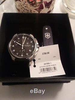 Victorinox Swiss Army Men Officer Chronograph Watch & Knife Gift Set 241552.1