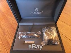 Victorinox Swiss Army Men's 241552.1 Leather Officers Chronograph Knife Gift Set