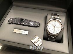 Victorinox Swiss Army Men's White Dial Officers Watch 241551.1 + knife box set