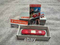 Victorinox Swiss Army Pocket Knife Traveller Transparent Red 91mm 1.3705. Avt