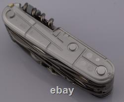 Victorinox Swiss Champ 1.6794. T7 31-in-1 MultiTool Pocket Knife Army Camping EDC