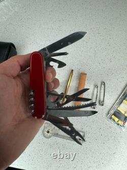 Victorinox Swiss Champ Swiss Army Knife, 33 Functions, Pouch, Flint, Compass A++