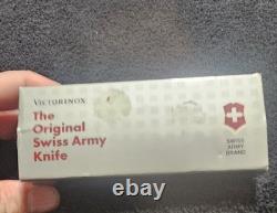 Victorinox SwissChamp Swiss Army Knife 91mm Red Multi Tool Vintage Glass Mag Box