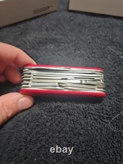 Victorinox SwissChamp Swiss Army Knife 91mm Red Multi Tool Vintage Glass Mag Box