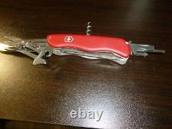 Victorinox Victoria Officer Swiss Army Knife with Bail Rostfrei Officier 8 BLADE