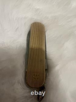 Vtg Victorinox Swiss Army knife featuring a solid 14k gold 3 Gr