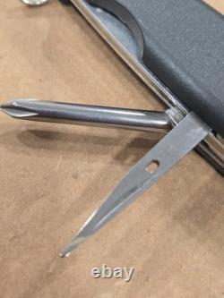 Wenger Mountainer Swiss Army Knife Black/Gray Serrated VERY LITTLE USE