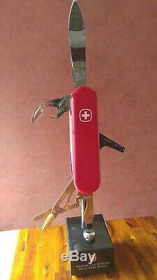Wenger Swiss Army Knife Moving Display