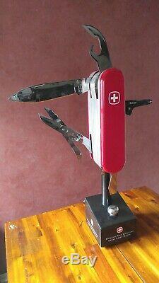 Wenger Swiss Army Knife Moving Display